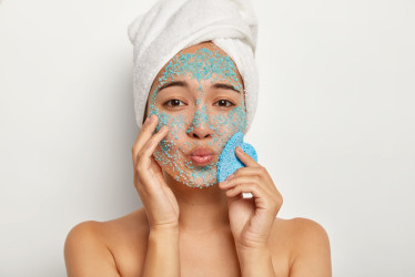 7 mýtov o peelingoch a exfoliácii pleti: Keď im prestaneš veriť, pleť sa ti poďakuje