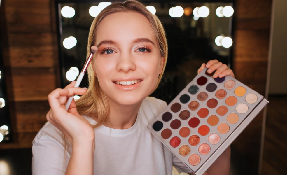 chyby pri aplikácii očných tieňov