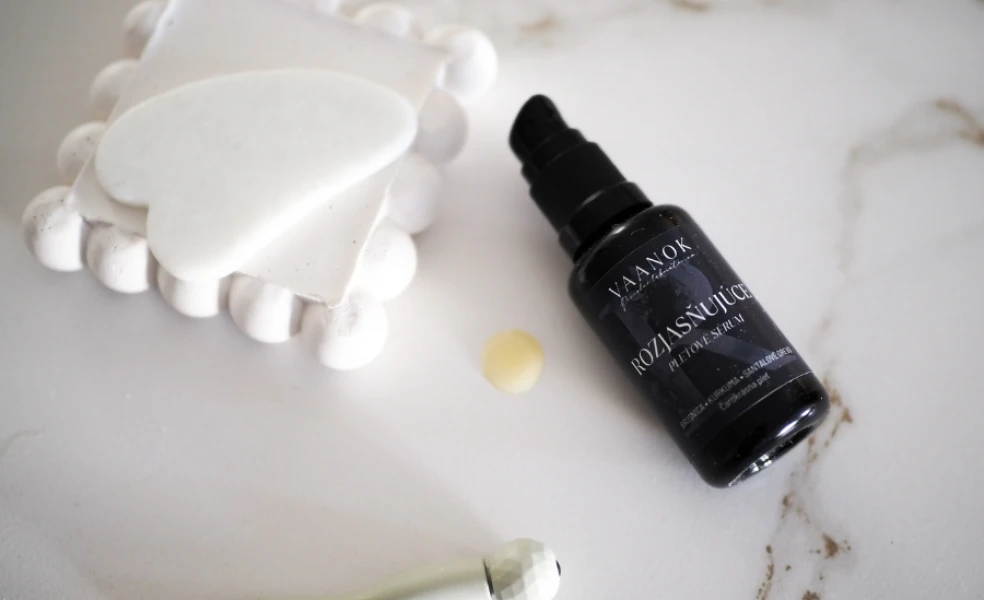 rozjasňujúce pleťové sérum VAANOK