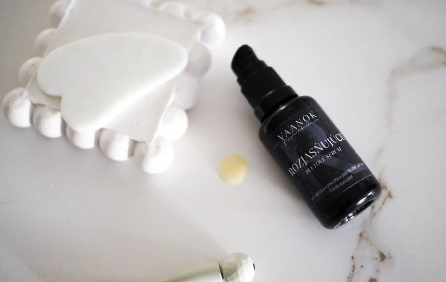 rozjasňujúce pleťové sérum VAANOK