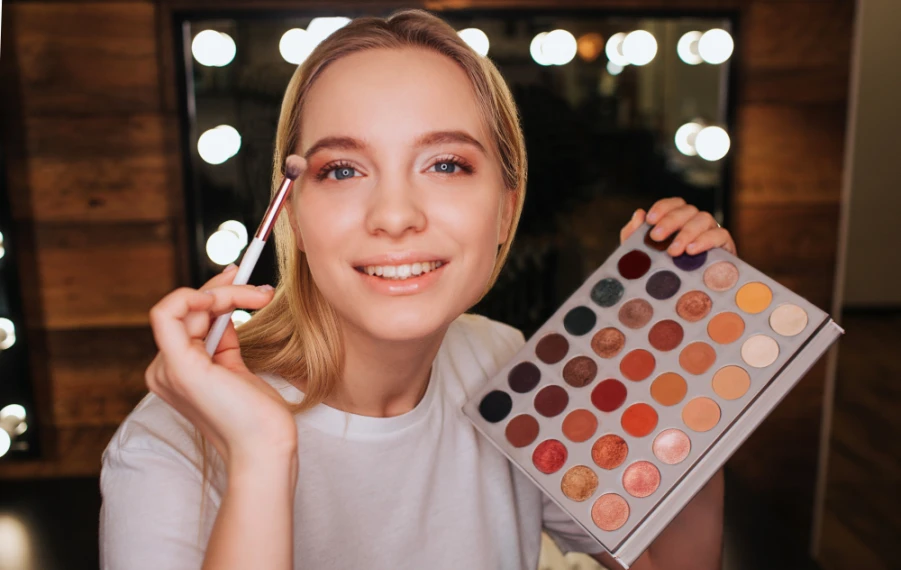 chyby pri aplikácii očných tieňov