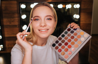 11 chýb pri aplikácii očných tieňov, kvôli ktorým tvoje líčenie nevyzerá dobre – robíš ich aj ty?