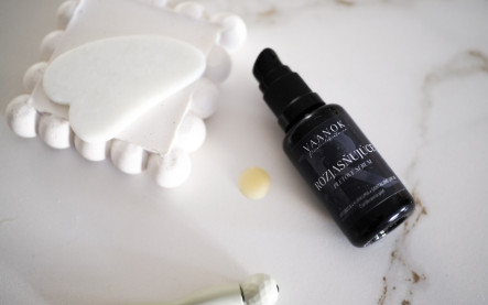 rozjasňujúce pleťové sérum VAANOK