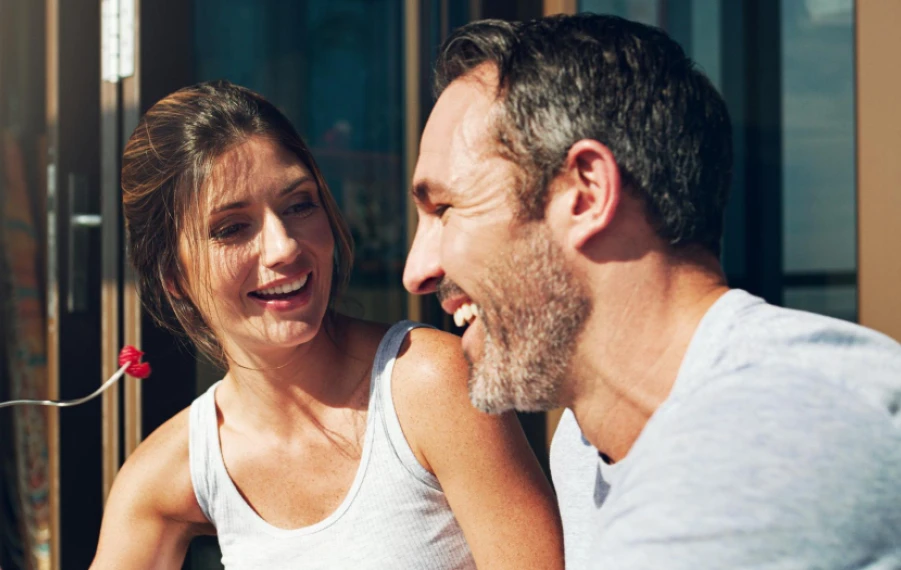 interný humor vo vzťahu