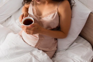 Ako udržať hodvábne oblečenie v perfektnom stave? Praktické tipy na pranie a sušenie