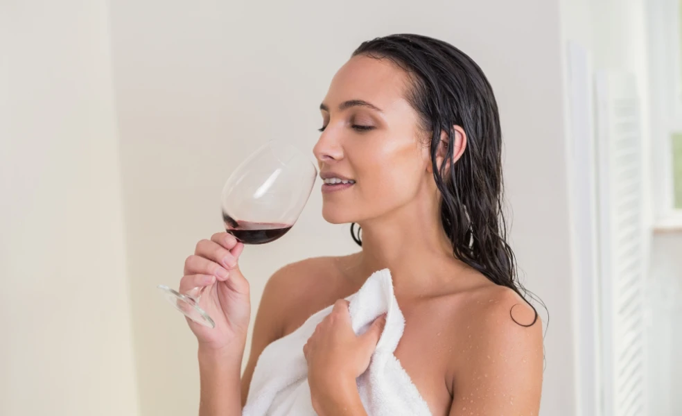 červené víno vplyv na vlasy