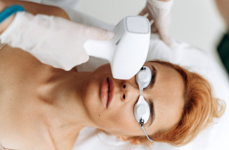 Laser alebo peeling? Ktoré estetické zákroky sa oplatí absolvovať ešte pred jarou