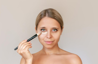 Tajomstvo profesionálneho líčenia? Tieto make-up triky dokážu vymazať kruhy pod očami za pár sekúnd
