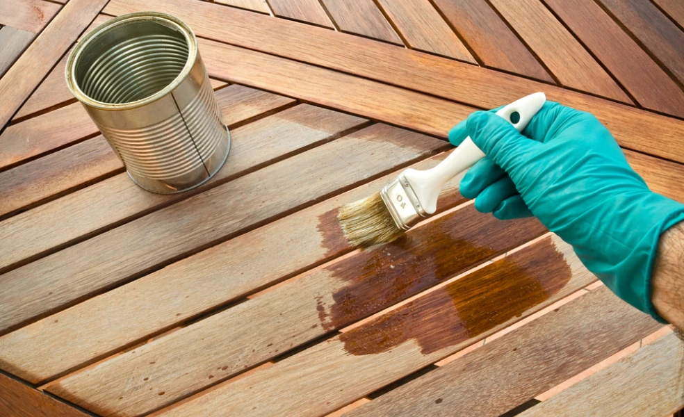 natieranie dreva olej lazura lak terasa