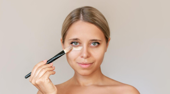 Tajomstvo profesionálneho líčenia? Tieto make-up triky dokážu vymazať kruhy pod očami za pár sekúnd