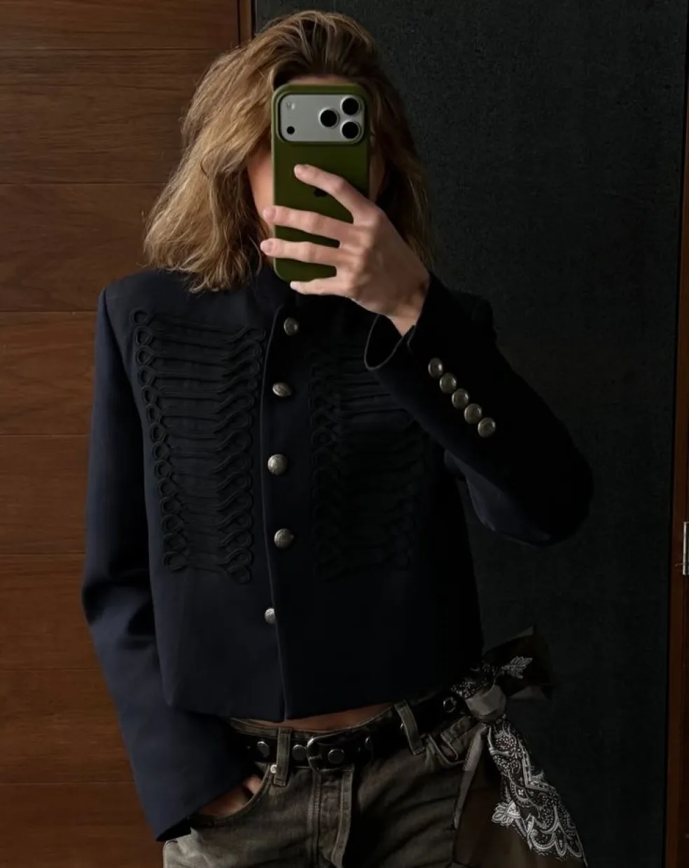 ako nosiť vojenskú bundu