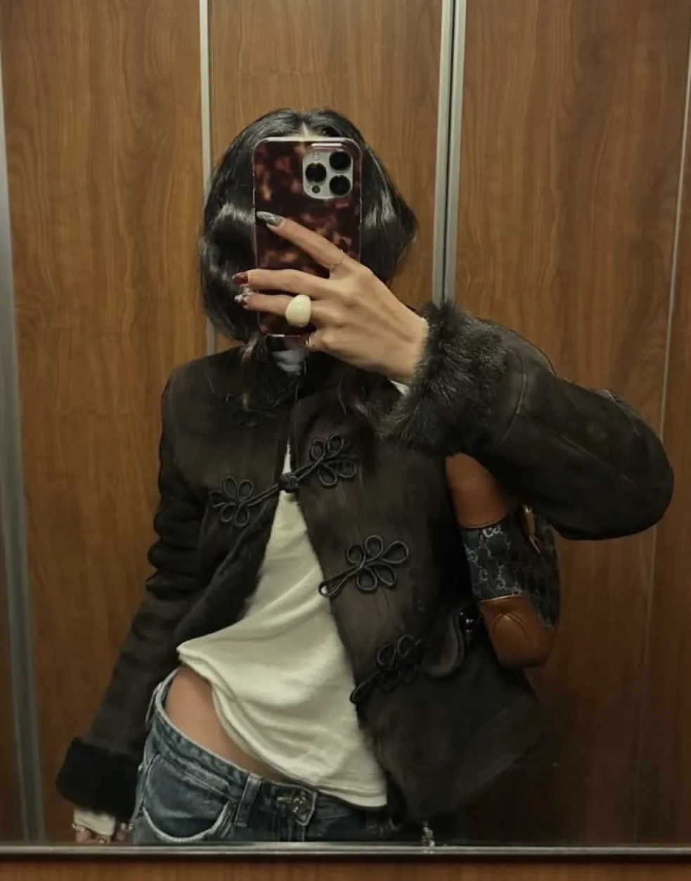 elegantná vojenská bunda