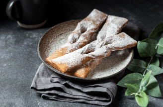 Fánky z kyslej smotany – s rumom, maslom i bez neho