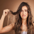 Prečo sú vlasy po zime slabé a lámavé? Telo vám tým niečo naznačuje