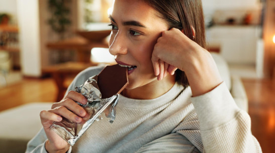 Prečo máte chuť na sladké viac než zvyčajne? Možno to nie je vôbec vaša vina