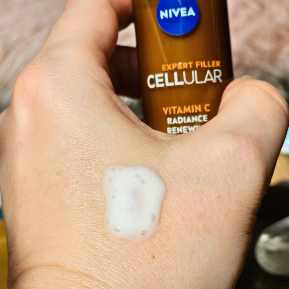 NIVEA Cellular Expert Filler – rozjasňujúce sérum s vitamínom C