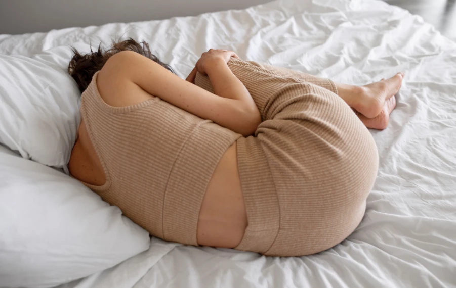 ovulačná bolesť podbruško žena menštruačný cyklus