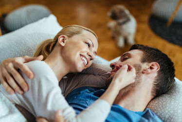 Prečo snívate o slobode vo vzťahu, aj keď partnera milujete? Pravda o fantáziách vás prekvapí