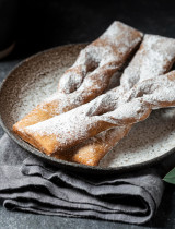 Fánky z kyslej smotany – s rumom, maslom i bez neho