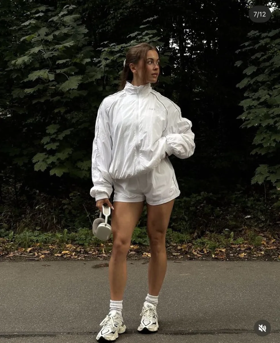 ako nosiť bielu bundu