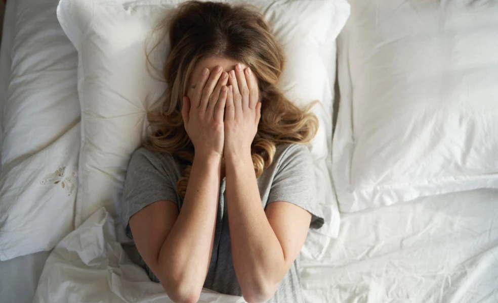 prečo sa mi pred spaním rozbiehajú myšlienky