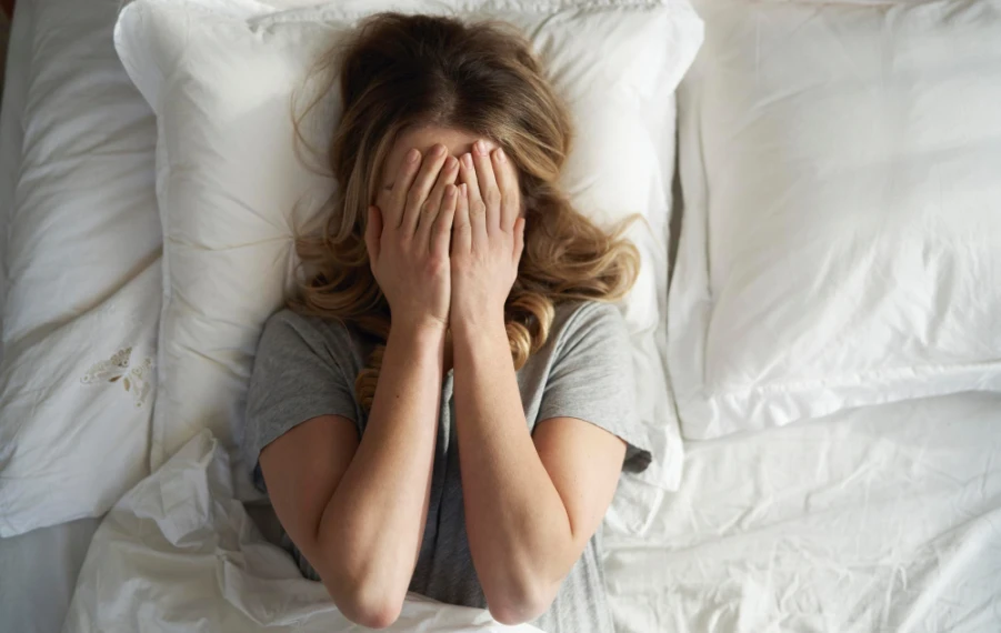 prečo sa mi pred spaním rozbiehajú myšlienky