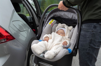 8 autosedačiek zlyhalo v crash testoch 2026: Skontrolujte, či ju nemáte doma