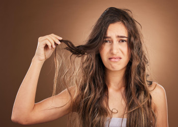 Prečo sú vlasy po zime slabé a lámavé? Telo vám tým niečo naznačuje