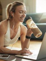 Proteín pre ženy: 8 mýtov, ktoré ovplyvňujú energiu a hormóny