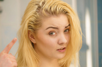 Prečo sa vlasy rýchlejšie mastia v teple? Dôvody a riešenia