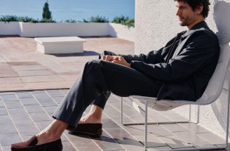 Outfit so svetrom – ako vytvoriť štýlový a pohodlný look na každý deň?