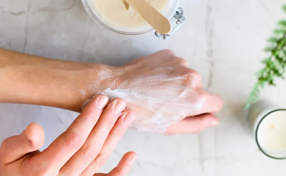 čo pomáha na suché ruky