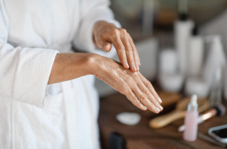 Prečo máte stále suché ruky? Skryté príčiny a riešenia, ktoré fungujú