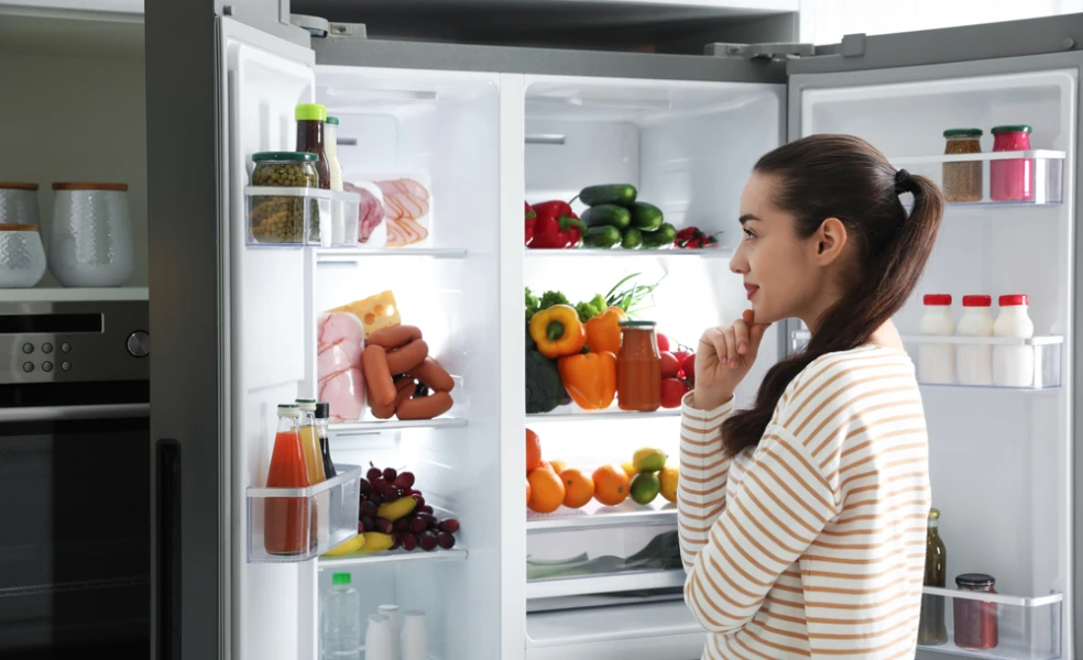 zvyšky zeleniny v chladničke pripravené na spracovanie