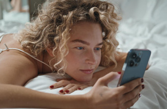 Nekonečné scrollovanie: Prečo nás „hlúpy“ obsah upokojuje aj ničí zároveň