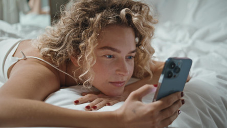 Nekonečné scrollovanie: Prečo nás „hlúpy“ obsah upokojuje aj ničí zároveň