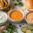 3 rýchle omáčky z domácej majonézy: Cesnakový dip, samurai dresing a burger sauce