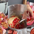 Jahodové muffiny s tvarohom: Vláčne, s chrumkavou posýpkou a plné bielkovín