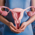 8 mýtov o endometrióze, ktoré ženám zbytočne komplikujú život (a prečo je dôležité ich konečne vyvrátiť)