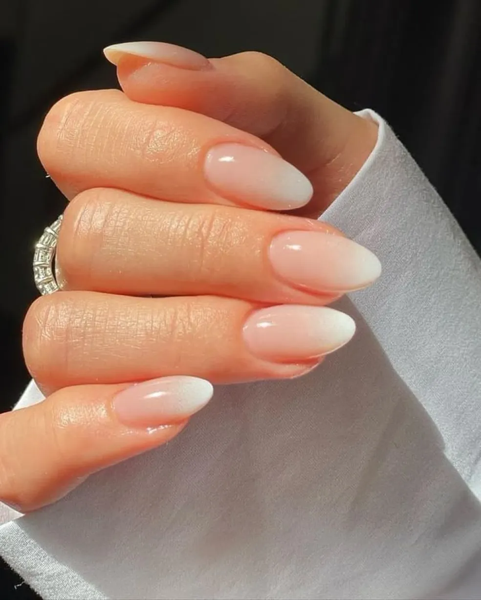 ombré francúzska manikúra