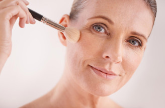 Prirodzený make-up ako druhá koža: 4 sofistikované triky pre dokonalú pleť
