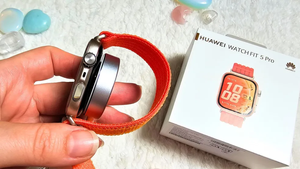 Huawei Watch Fit 5 Pro NFC spôsob nabíjania
