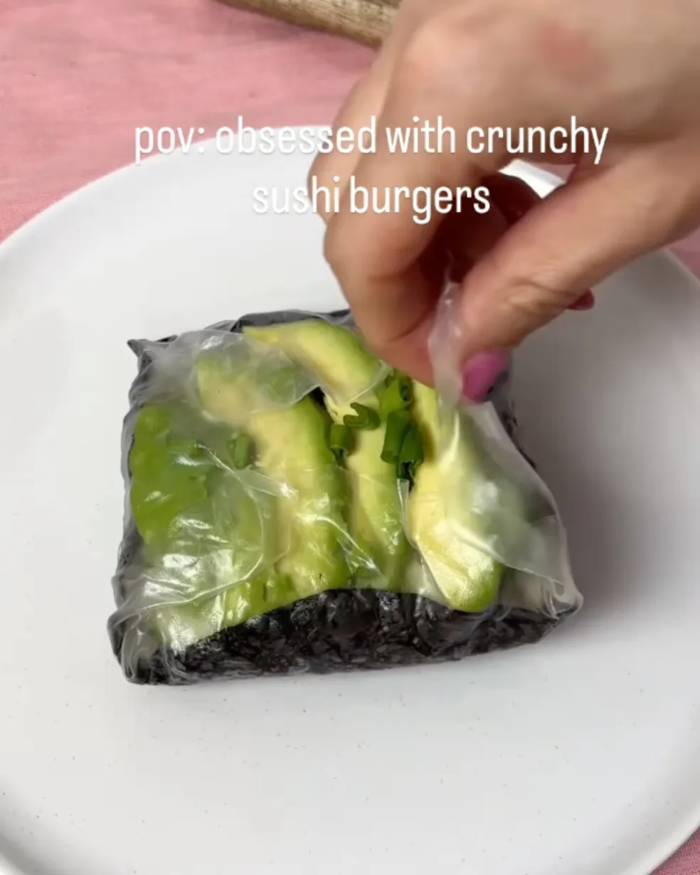 sushi burger s lososom