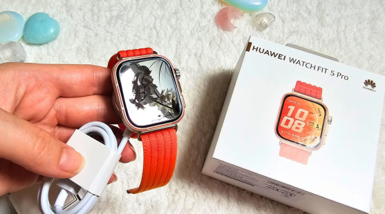 Recenzia: Huawei Watch Fit 5 Pro NFC v oranžovej farbe
