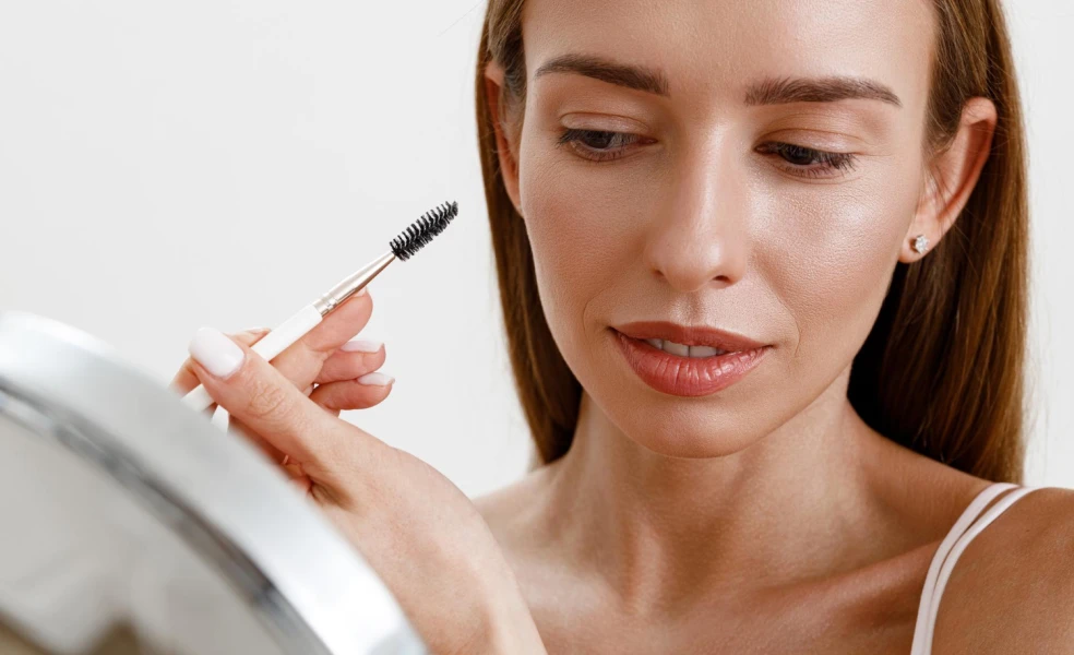 no Mascara Summer 2026 a prirodzené líčenie očí bez špirály