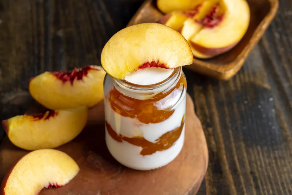 broskyňové cheesecake poháre so škoricou