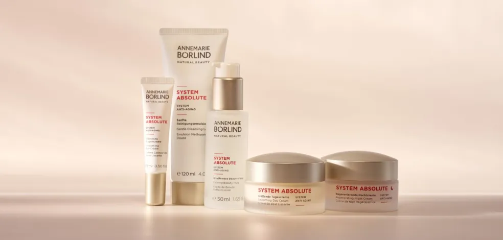 SYSTEM ABSOLUTE patrí medzi najúspešnejšie anti-aging rady značky. Je výsledkom dlhoročného výskumu zameraného na podporu pevnosti, elasticity a prirodzenej regenerácie pleti