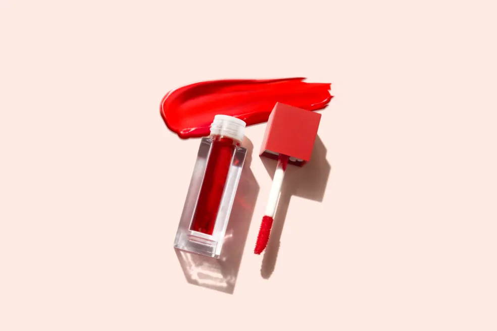 staining lip oil s lesklým finišom