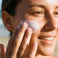 Môže opaľovací krém spôsobiť rakovinu? Čo hovoria vedecké dôkazy a prečo sa netreba báť SPF