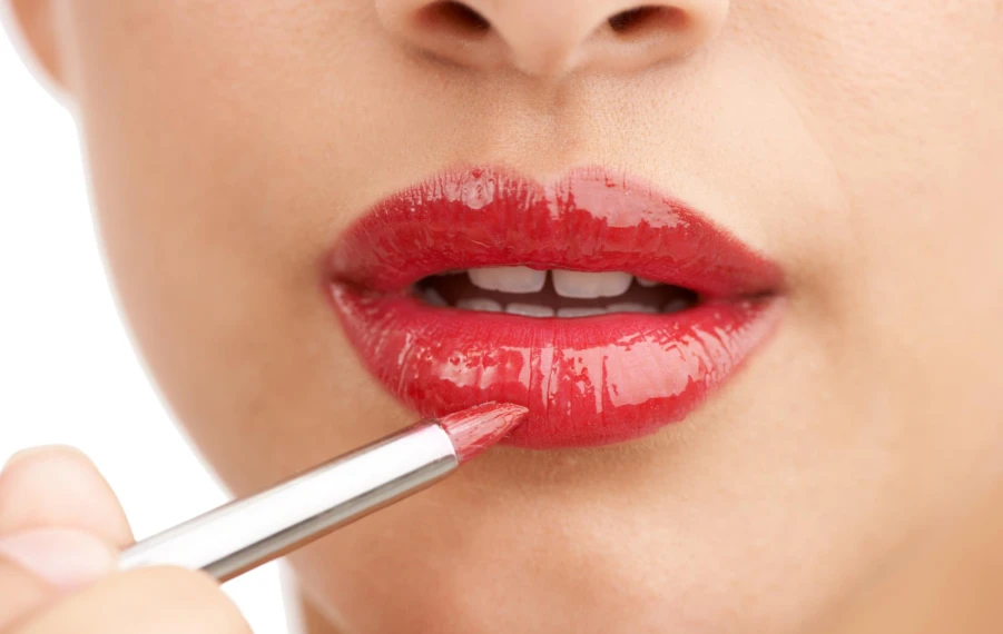 lip tint verzus lip stain a porovnanie výdrže na perách